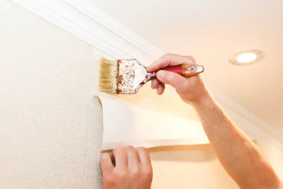 Pose de papier peint à Anjoutey — revêtements muraux et toiles de verre